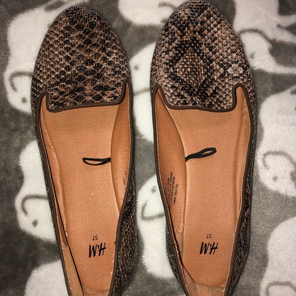🌸🌸4 for $20🌸🌸 cute snakeskin flats🤎